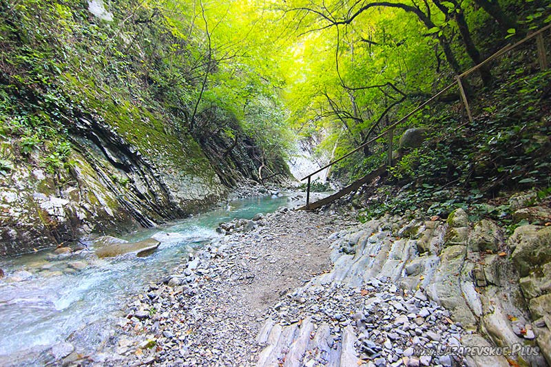 Спуск в каньон.