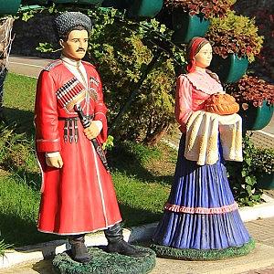 Фигуры казака и казачки