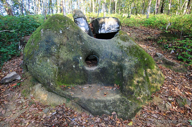 Дольмен Слава.