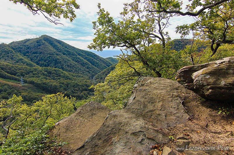 Вид со смотровой площадке на море.