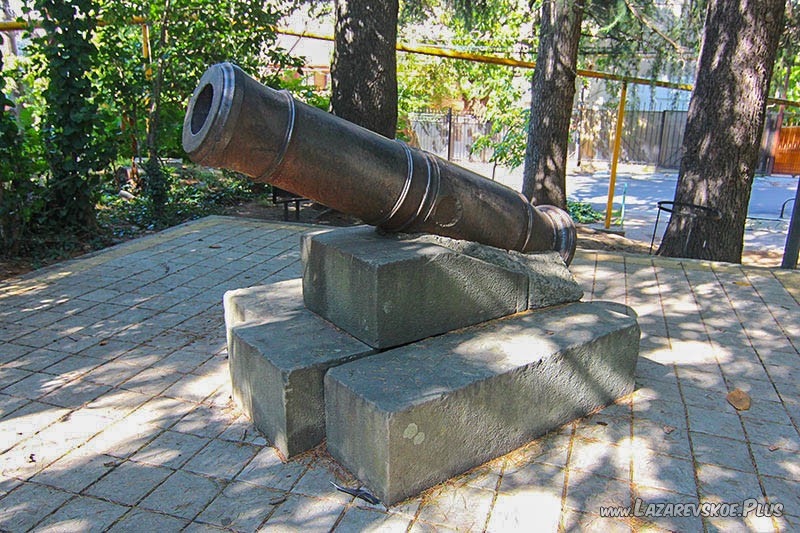 Пушка Единорог. Лазаревское, сквер Одоевского.