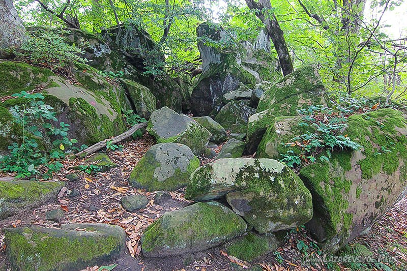Вход в святилище.