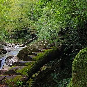 Чёртов мост в ущелье Легенды Мамеда