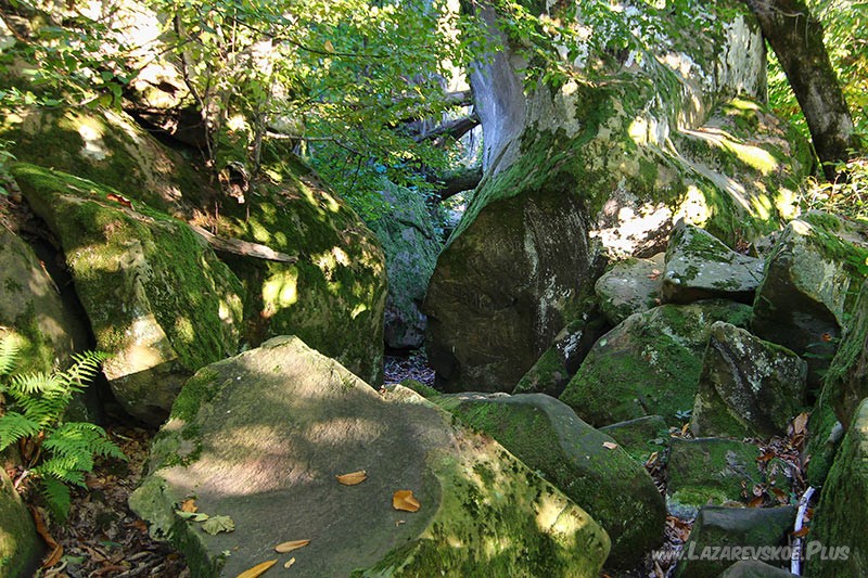 Каменный завал, святилище.