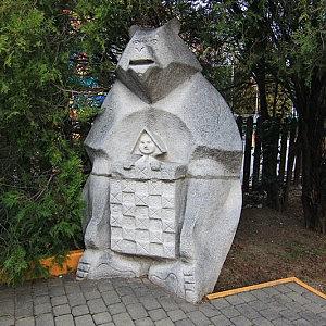 Скульптура "Машенька и медведь"
