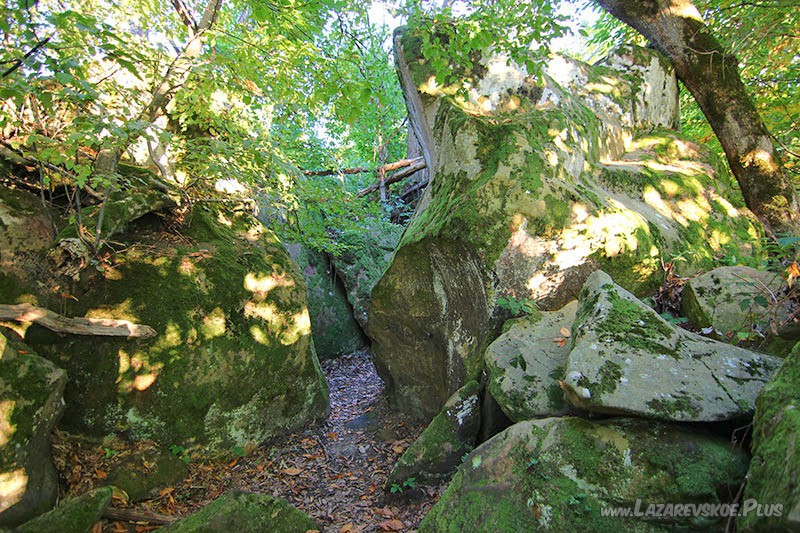 Вход в узкий проход.