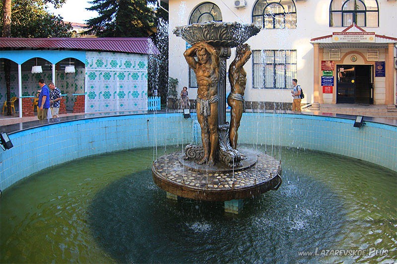 Фонтан Морская звезда в Лазаревском.