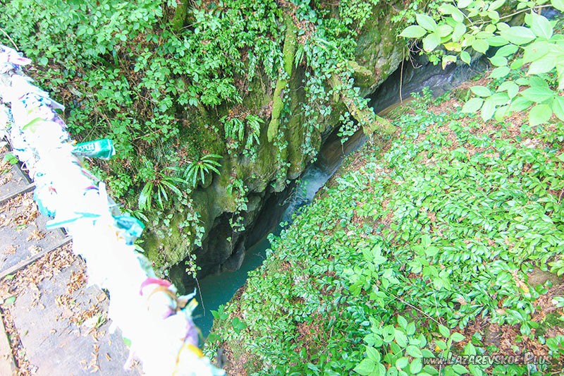 Вид на Крабовый каньон сверху, с моста желаний.