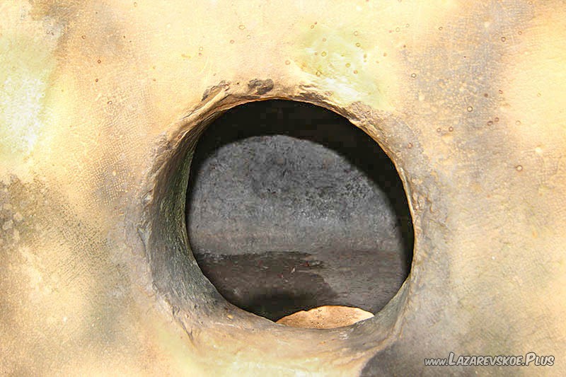 Передняя стенка и отверстие.