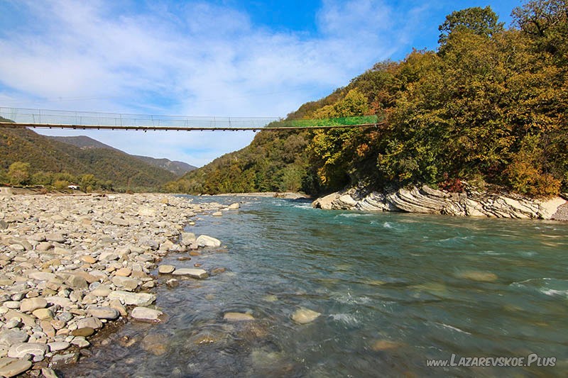 Река Псезуапсе и мост.