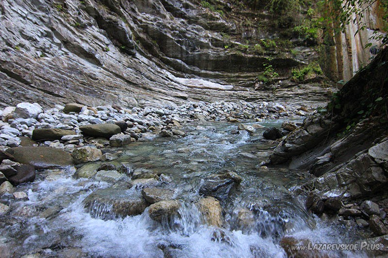 Белый зал в каньоне.