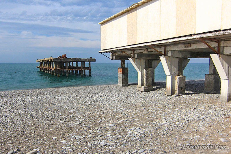 Разрушенный пирс