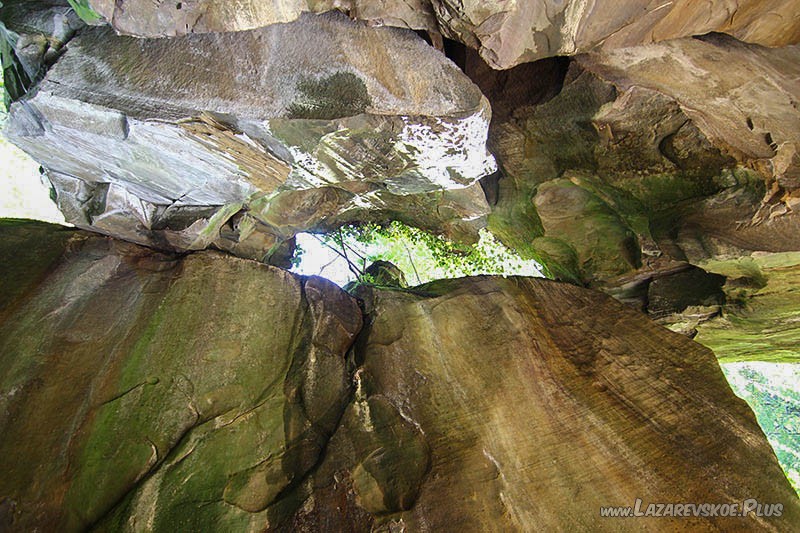 Свод грота.