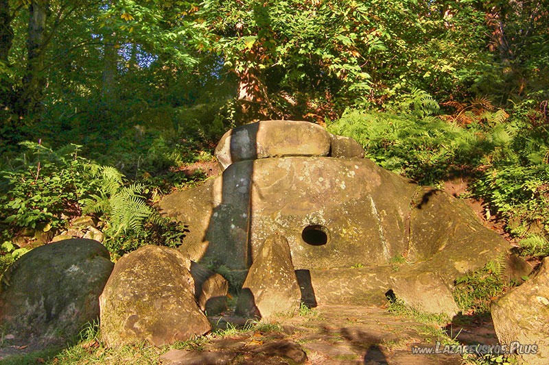 Дольмен на горе Безымянной