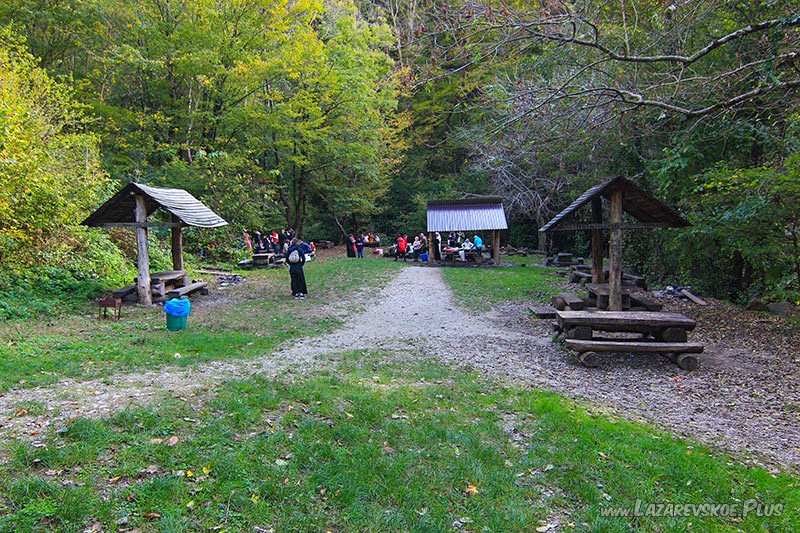 Поляна отдыха в Свирском ущелье.