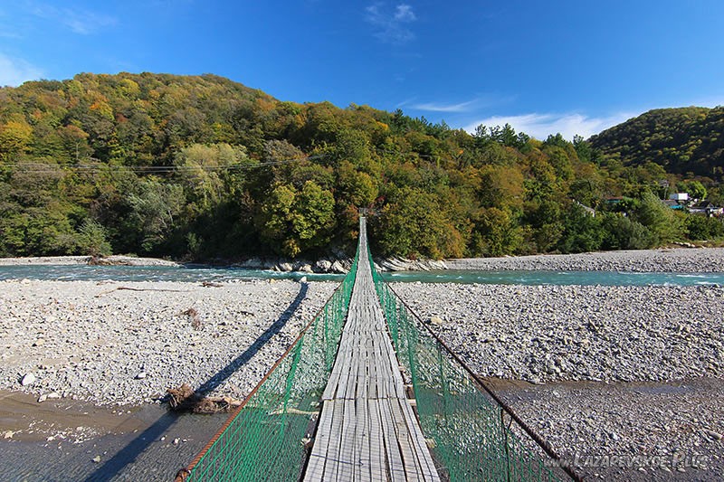 Мост через Псезуапсе в Лазаревском.