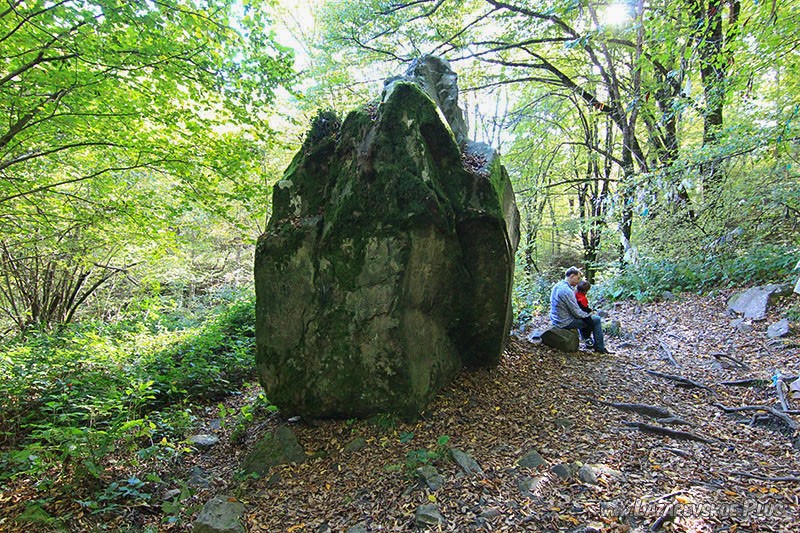 Лунный камень. Вид сбоку.