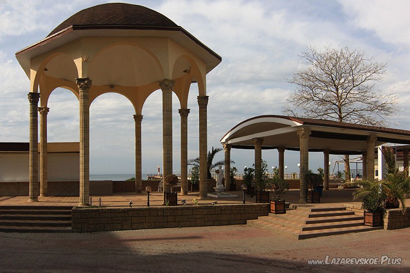 Ротонда на набережной, Лазаревское.