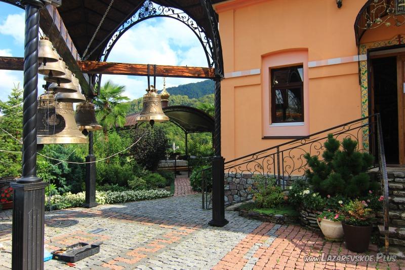 Мужской монастырь. Солохаул. Внутренний двор.