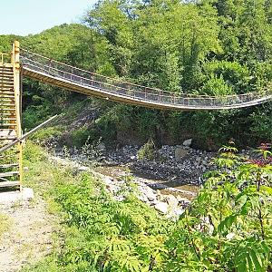 Висячий мост. Тхагапш, река Бжижа