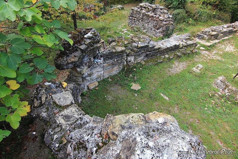 Остатки одной из апсид.