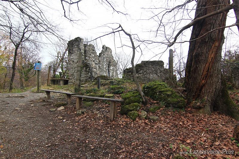 Вид на Лооский храм с юго-запада.