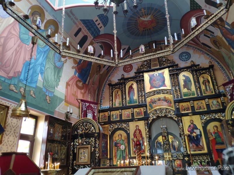 Иконостас и хорос. Храм в честь Воздвижения Животворящего Креста Господня. Мужской монастырь, Солохаул.