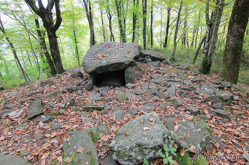 Дольмен Капибге. Тыльная сторона.