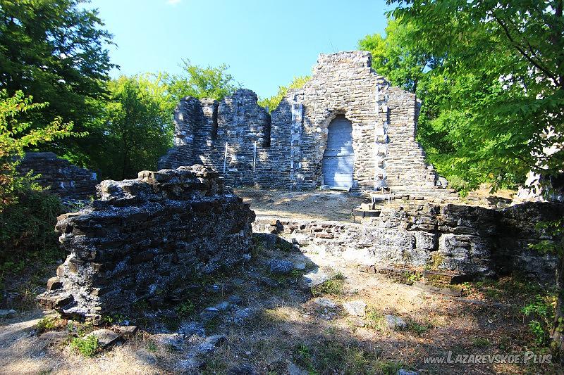 Храм в Лоо. Вид с южной стороны.