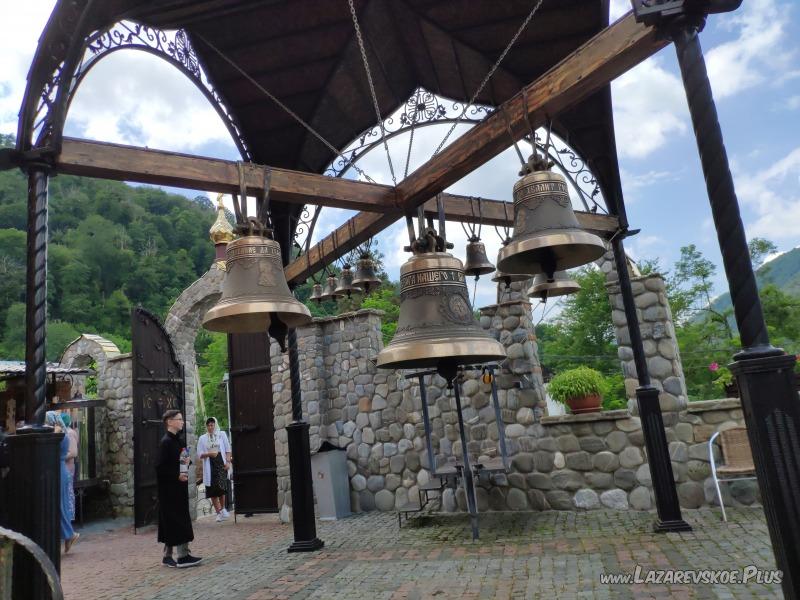 Мужской монастырь. Солохаул. Внутренний двор, колокольня.