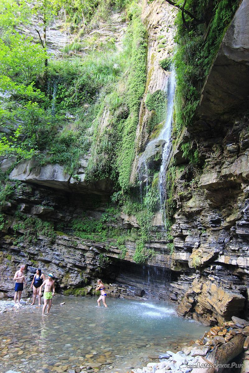 Купель под водопадом Игристый